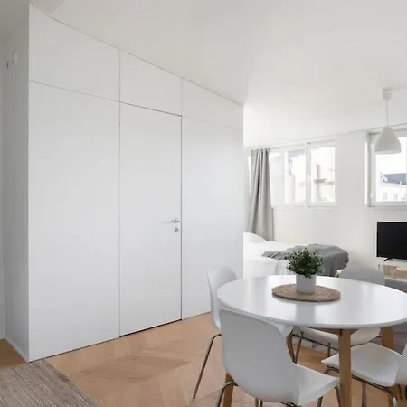 Unique And Bright Penthouse In Ullanlinna *