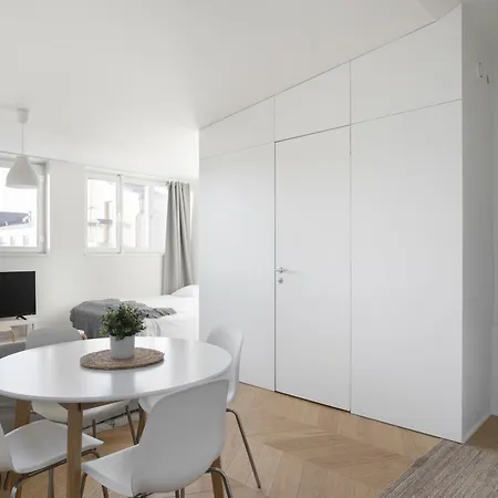 Unique And Bright Penthouse In Ullanlinna Apartment