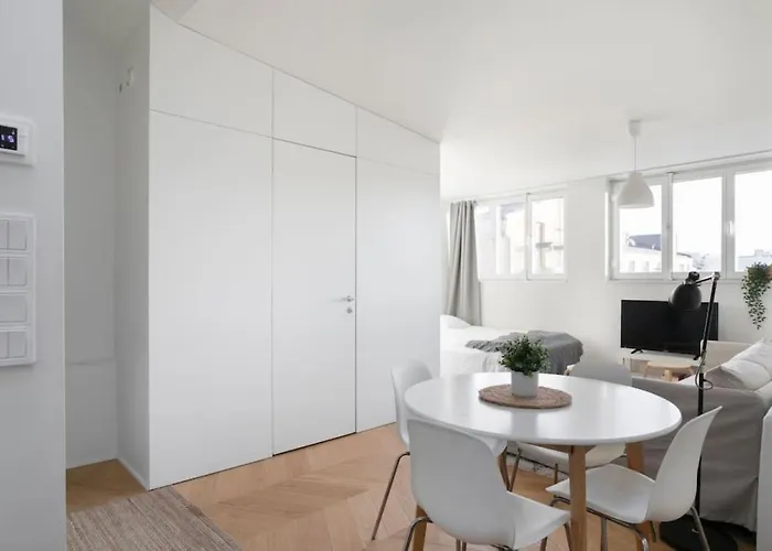 Unique And Bright Penthouse In Ullanlinna *