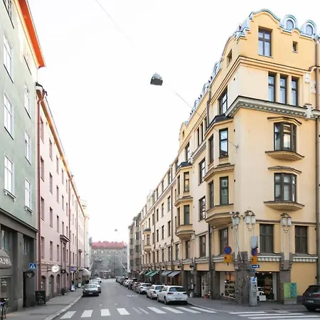 Unique And Bright Penthouse In Ullanlinna